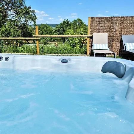 Le Cemarose: Spa, Jardin, Terrasse Et Jolie Vue Au Coeur D'epernay Holiday home Epernay