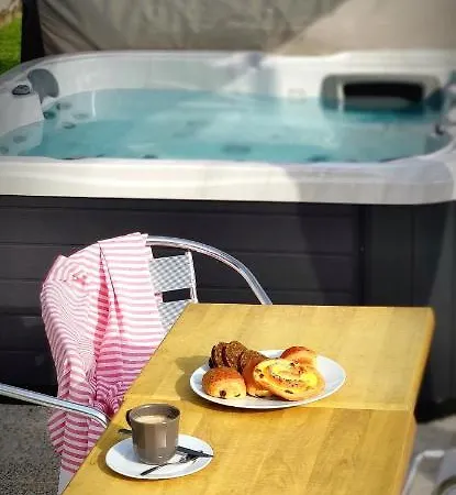 Le Cemarose: Spa, Jardin, Terrasse Et Jolie Vue Au Coeur D'epernay Holiday home Epernay