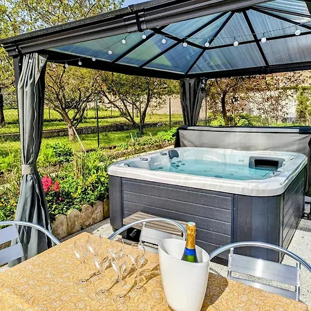 Le Cemarose: Spa, Jardin, Terrasse Et Jolie Vue Au Coeur D'epernay *