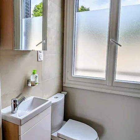 Holiday home Le Cemarose: Spa, Jardin, Terrasse Et Jolie Vue Au Coeur D'epernay Epernay